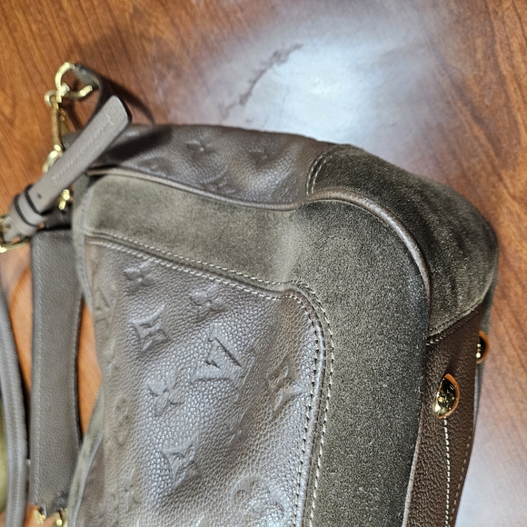 Auth Louis Vuitton Brown Audacieuse Empreinte Suede Leather MM - Picture 7 of 13